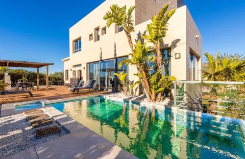 El Candado Villa | Luxury Villa with swimming pool and amazing views