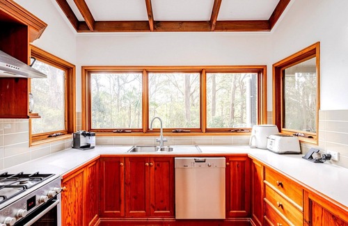 Macmasters Beach House | Luxury Villas Treetop Acreage with Tennis Court