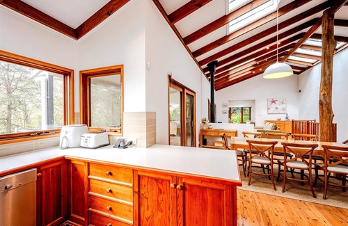 Macmasters Beach House | Luxury Villas Treetop Acreage with Tennis Court
