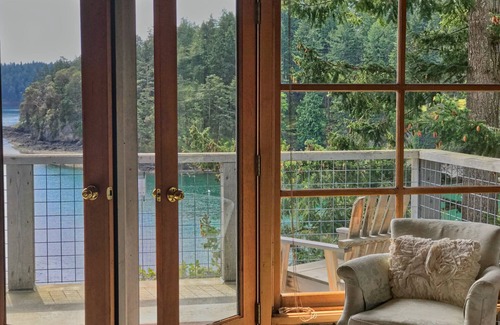 Eastsound House | Luxury Waterfront Estate, Hot Tub, Mooring, Gated Privacy, Multi-Family