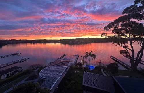 Kangaroo Point House | Luxury Waterfront on aerbnb b00k there ONLY