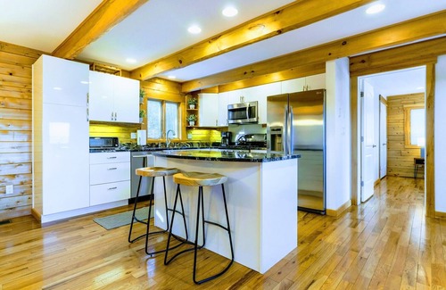 Bethlehem Cabin | Luxury White Mountain Adventure Cabin & Sauna