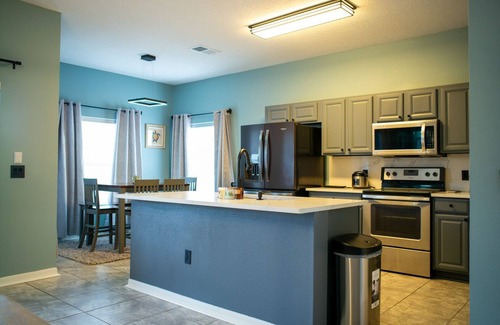 Legacy Park House | Luxury within steps to Disney -Fully Renovatedn