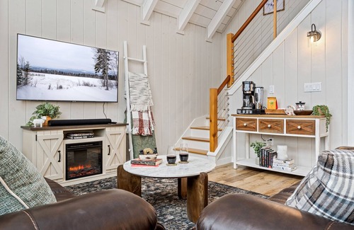 Rangeley House | Luxury x Nature: Mountain View, Hot Tub, Game Room