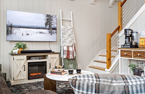 Rangeley House | Luxury x Nature: Mountain View, Hot Tub, Game Room