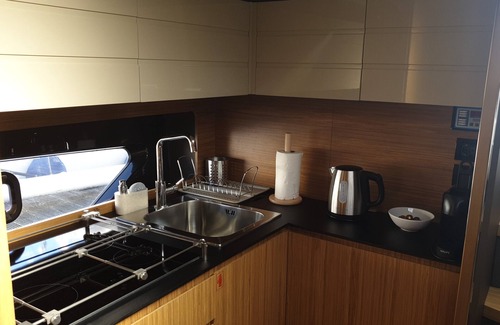 Cascais Boat Rental | Luxury yacht in a romantic place