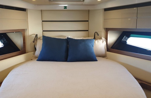 Cascais Boat Rental | Luxury yacht in a romantic place