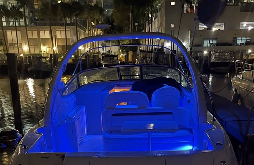 Aventura Boat Rental | luxury yacht, romantic and moom night in averntura.