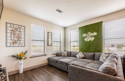 Haltom City Apartment | Luxury1 BD- 20 minutes Downtown Fort Worth- Pet Friendly