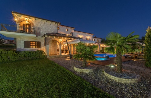 Strpacici Villa | Luxuzna Villa Carolus s grijanim bazenom