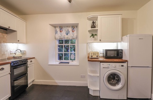 Cromarty Cottage | LYDIA COTTAGE - CROMARTY, pet friendly, with open fire in Cromarty