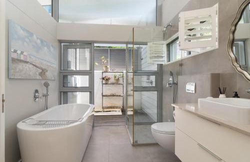 Selection Beach Apartment | Lymegrove Beach Villa