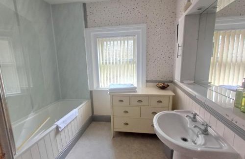 Pateley Bridge House | Lyndale Guesthouse