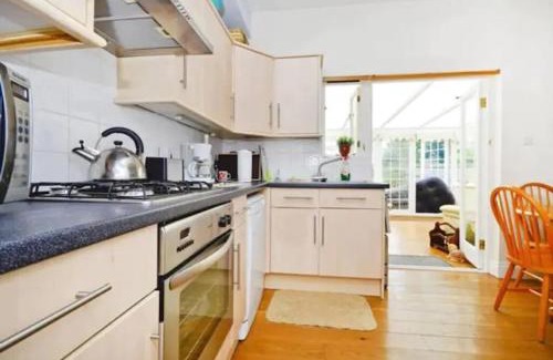 Acton Apartment | Lynton Road