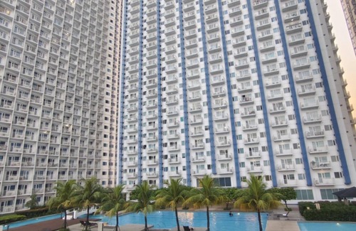 Valenzuela Condo | Lynzstaycation Makati