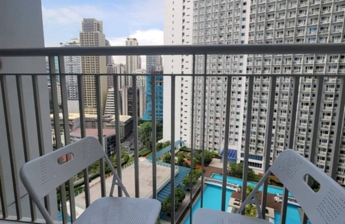 Valenzuela Condo | Lynzstaycation Makati