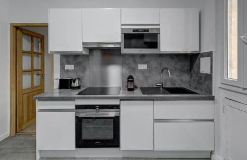 Quartier de la Folie-Mericourt Apartment | Méricourt Suite, Place de la République
