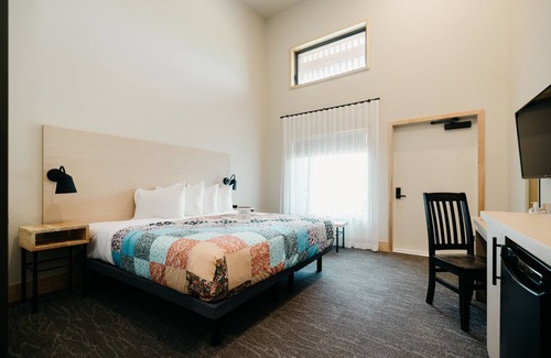 Division No. 10 Hotel | Métis Crossing