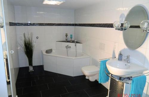Sankt Augustin Apartment | Möbliertes Apartment mit bestem Anschluss - Hangelar Mitte