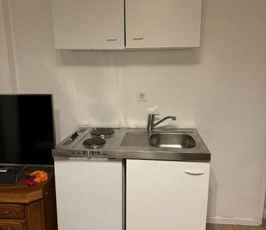Lannesdorf Apartment | Möbliertes Zimmer mit TV, Internet & kompletter Ausstattung in Bonn-Mehlem