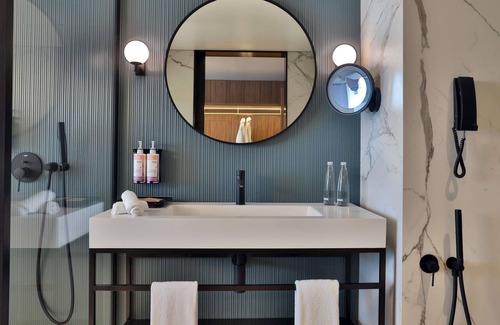 Raouche Hotel | Mövenpick Hotel Beirut