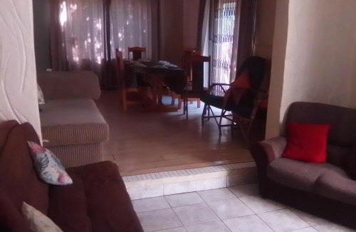 Port Edward House | M and M Home from Home