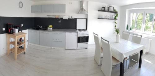 Zittau Apartment | M I S T E R B A L E S Ferienwohnung Zittau Bahnhofsnähe