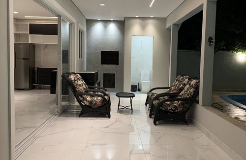Matinhos House | M&M House - Casa com Piscina e Ar Condicionado em Matinhos Para 10 Pessoas