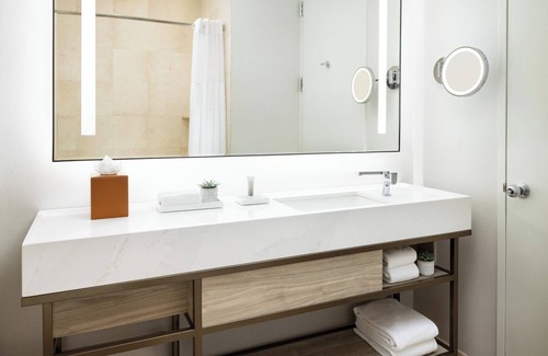 Financial District Hotel | M Social New York Downtown (Formerly Millennium Downtown New York)