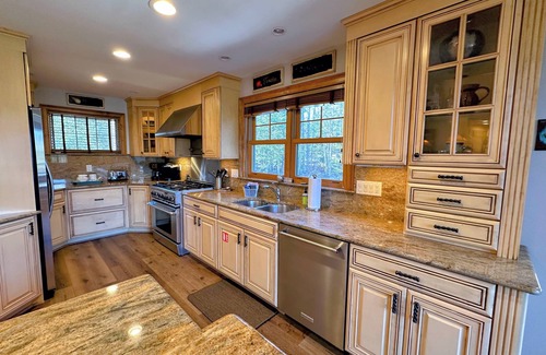 Bretton Woods House | M1 Luxury home, walk to Mount Washington Hotel! AC, heated floor, stunning views. POOL/GYM!