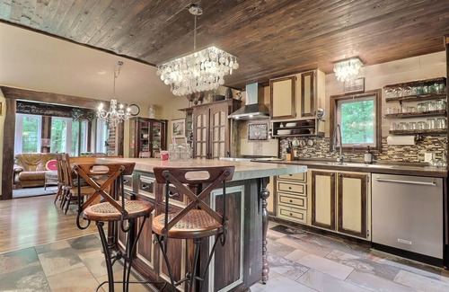 Saint-Michel-de-Bellechasse Ski Chalet | MA GALÈRE, Eco-responsible house by the river.