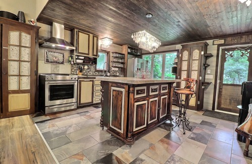 Saint-Michel-de-Bellechasse Ski Chalet | MA GALÈRE, Eco-responsible house by the river.