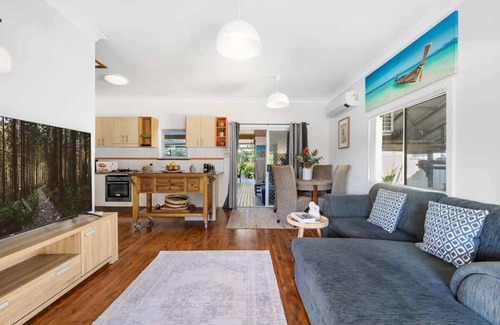 Huskisson House | Ma Te Kokorou - pet-friendly Huskisson pool escape
