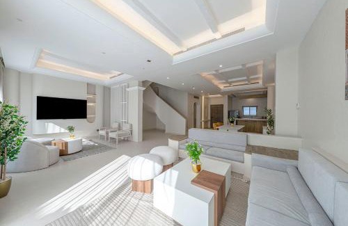 King Abdul Aziz Road Villa | Mabaat-Jasmine Greek Villa 4BR- 583 Villa 1
