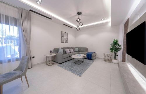 King Abdul Aziz Road Apartment | Mabaat-White Pearl Compound 600 B Villa 16