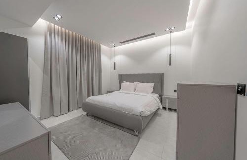 King Abdul Aziz Road Apartment | Mabaat-White Pearl Compound 600 B Villa 16
