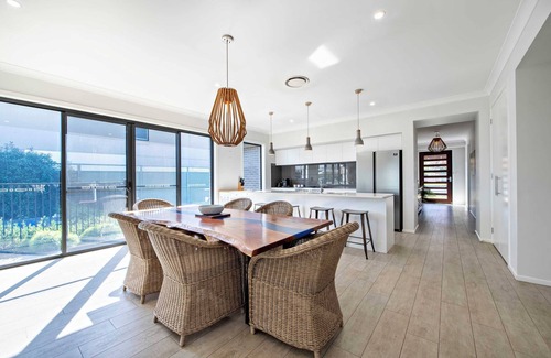 Dubbo House | Macquarie Entertainer - Pool Retreat, Pets Allowed