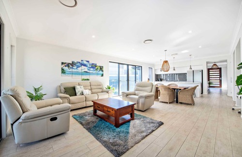 Dubbo House | Macquarie Entertainer - Pool Retreat, Pets Allowed