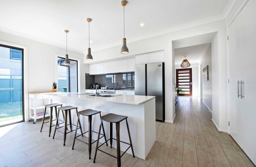 Dubbo House | Macquarie Entertainer - Pool Retreat, Pets Allowed