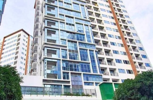 Lapu-Lapu Resort | MACTAN NEWTOWN 1-BEDROOM W/BALCONY & POOL ACCESS