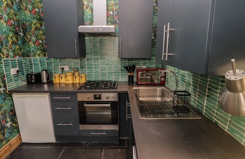 Grangetown Cottage | MADAME BUTTERFLY'S APARTMENT, pet friendly in Cardiff