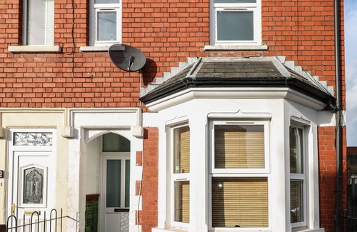 Grangetown Cottage | MADAME BUTTERFLY'S APARTMENT, pet friendly in Cardiff