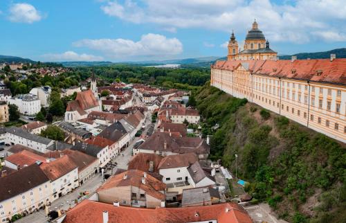 Melk Hotel | Madar Café Restaurant zum Fürsten