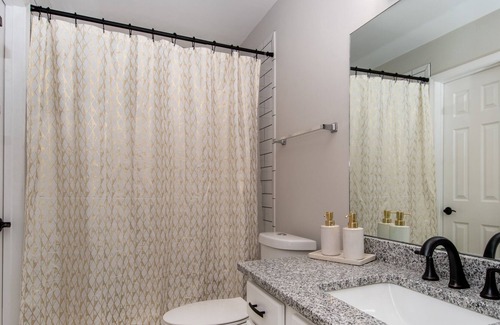 Heron Walk House | Madison Manor | Close to Downtown Fun!