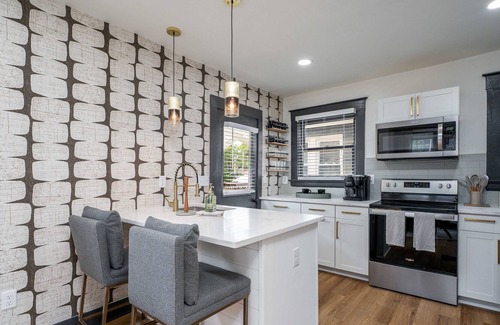 Roselawn Finance House | Madisonville Retreat | Updated