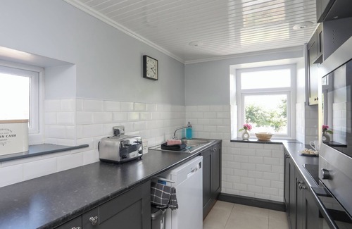 Nefyn House | MAES Y FFYNNON, pet friendly, country holiday cottage in Nefyn