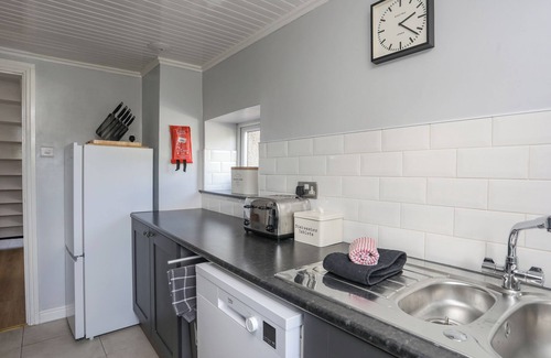Nefyn House | MAES Y FFYNNON, pet friendly, country holiday cottage in Nefyn