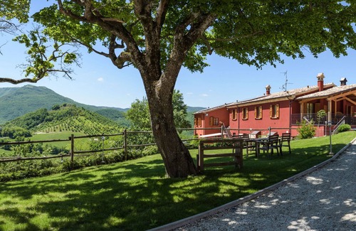 Acqualagna Apartment | Maestrale Apartment, Comfortable Two-Room Apartment on the First Floor with a view of the Montefeltro