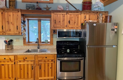 Ludington Cottage | Maggies on the Bayou, close to Hiking, Beaches, Boating, Golf