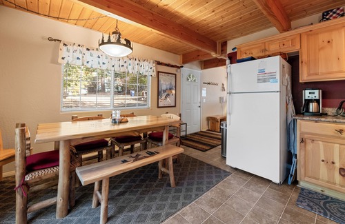 Sugarloaf Cabin | Magic Mountain